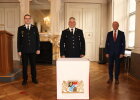Gruppenfoto von der Aushändigung des Steckkreuzes für besondere Verdienste um das Feuerwehrwesen am 8. Oktober 2021 in der Residenz in Würzburg.